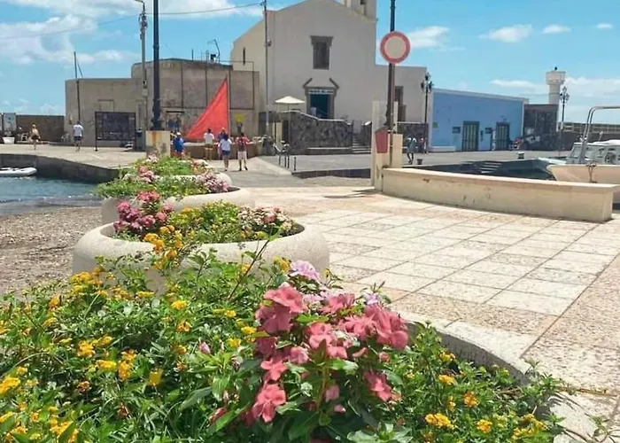 Via Roma 55 * Città di Lipari