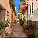 Via Roma 55 *